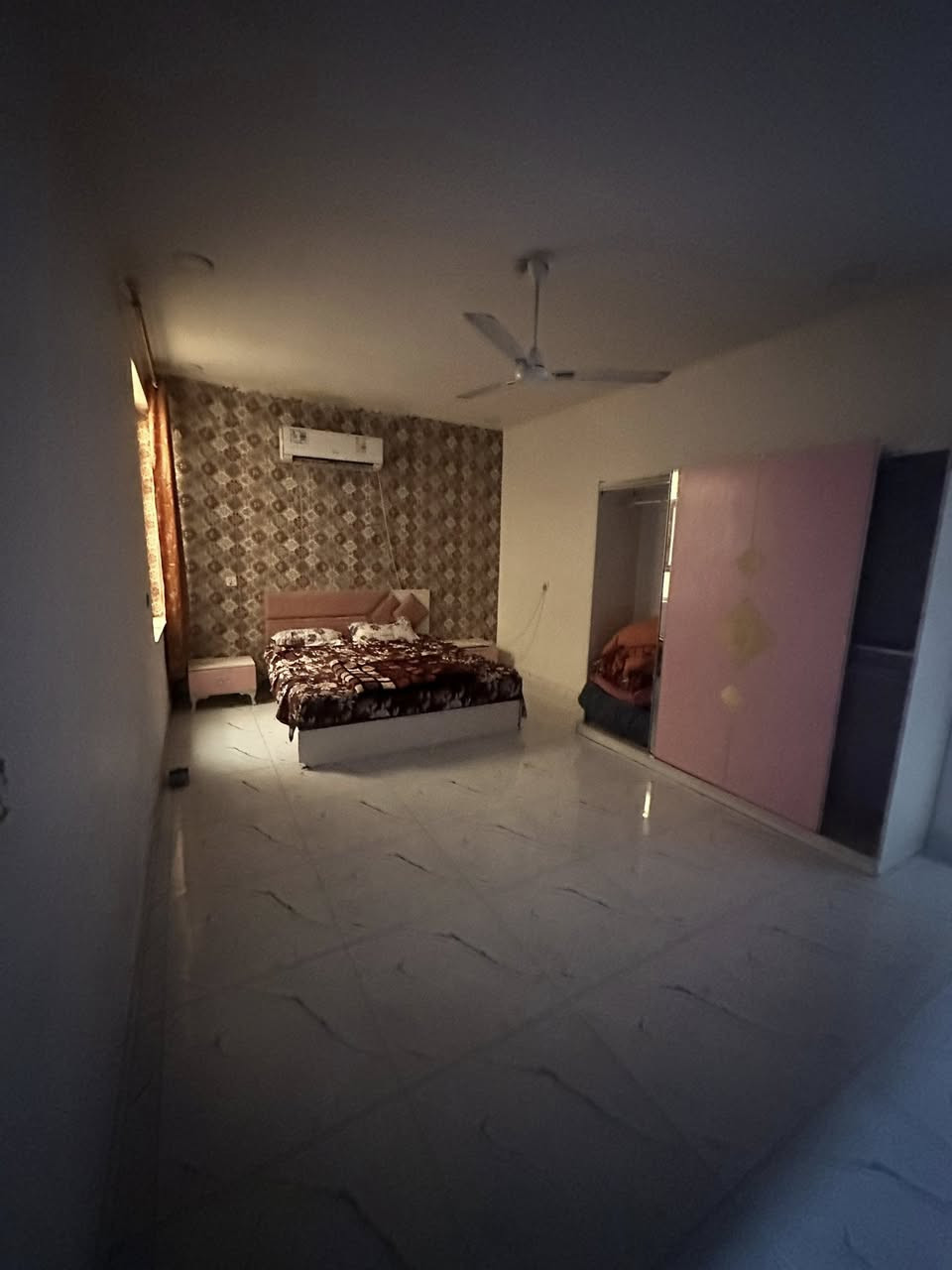 المنصور حي المهندسين خلف مطعم صاج الريف
للأيجار شقه  مناسبه مؤثثه نص اثاث . طابق ثاني

تحتوي : صالة  مطبخ-  غرفه  نوم - خدمات 

700الف------‐----

للإستفسار اكثر اتصل أو راسل واتساب: ***********
