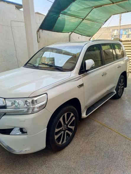 السلام عليكم من رخصت الادمن لاندكروز 17 للبيع او مراوس بحدث 8 سلندر 4600  3شاشات 4كامرات كير محرك خير من الله تبريد 3 قطع ثلج حساس امامي خلفي  مريا شفط رقم شمالي ماشيه 63 قابل للزياده بيها بارد باجملق السايق موضح بالصور دبل ماوس السعر 555 وبيها مجال العنون البصره ***********
