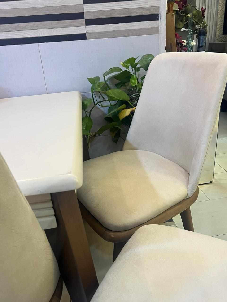 ميز طعام كبير اوف وايت ٦ كراسي خشب زان عسلي
يتكبر ويتصغر ثكيل وقوي جداً  المكان بغداد


**إذا كنت صاحب هذا الإعلان وتريد حذفه لأي سبب، رجاءا أرسل رسالة إلى الدعم الفني**