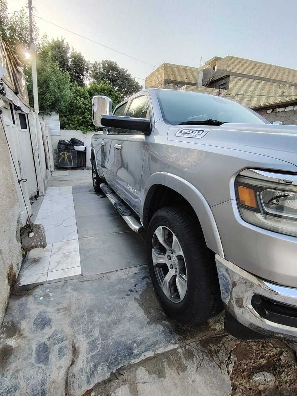 السلام عليكم 
رام 2020 وارد امريكي صور الحادث مرفق والسونار سياره بسم عربي تريد وكاله تريد تحويل فول مواصفات كشنات جلد بصمه كراسي كهرباء كير ماوس فول السعر 3 دفاتر وبيها مجال المكان بغداد طوبجي ***********
