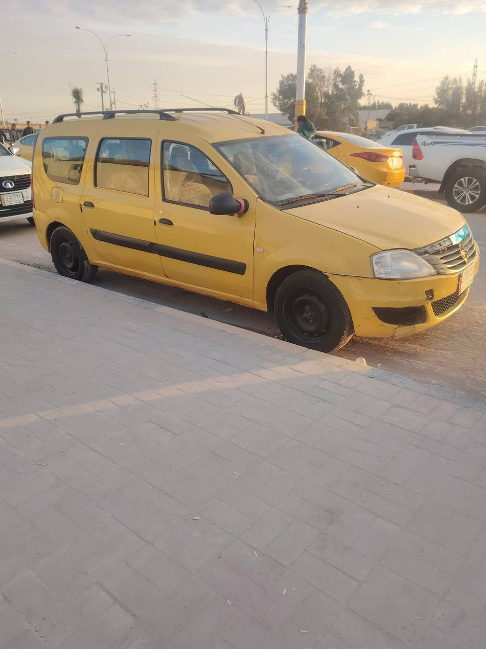 السلام عليكم رينو ٧ راكب للبيع سياره جاهزه مكينه جديده مكينه وكير مكفولات موديل ٢٠١١ السعر ٤٨
حداديه جديده راديتر جديد مروحه جديده رقم الهاتف  ***********
