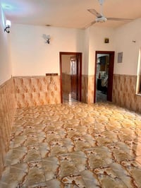 للإيجار  ( عائلة صغيرة حصرا  )  مشتمل طابق أول  نظيف جدا  ، مدخل  ودرج...