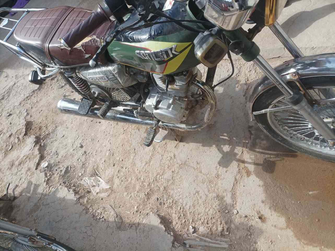 تايكر 23 أوراق كامله ما نقصهة شي محرك مفتوح السعر 500 وبيهة مجال قليل مكاني بابل  ***********
