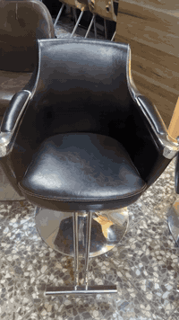 كراسي حلاقة • ٢ سود • ١ جوزي