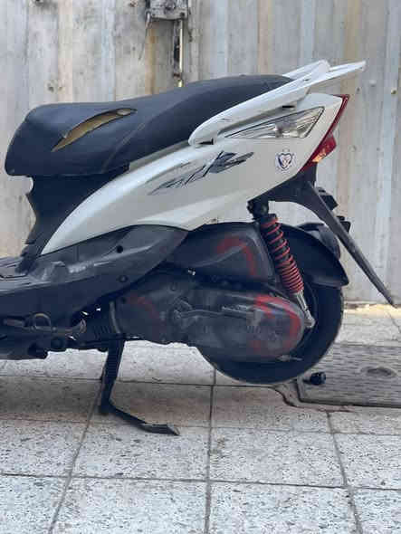 للبيع دراجتين الاولى سكنس لد ياباني قبق نفخ ستان كهربائي مكينه بلاديه ما مفتوحه سعرهه  مليون و٢٠٠ وثانيه ماكس ثعلب كابريتر كلهه شغاله وبلاديه كابريتر سلف كله بلادي ختم واحد سعرهه ٧٠٠ مكاني الشعله ***********
