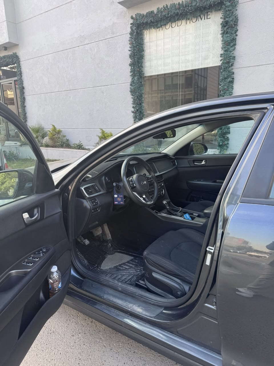 السلام عليكم كيا اوبتما موديل ٢٠ وارد أمريكي بيها قطعتين بنيد وجاملغ خلف السايق فئه fe رقم أربيل مكاني بغداد المنصور ماشيه ٦٧ الف سعرها ١٢٦ رقم تلفون ***********
