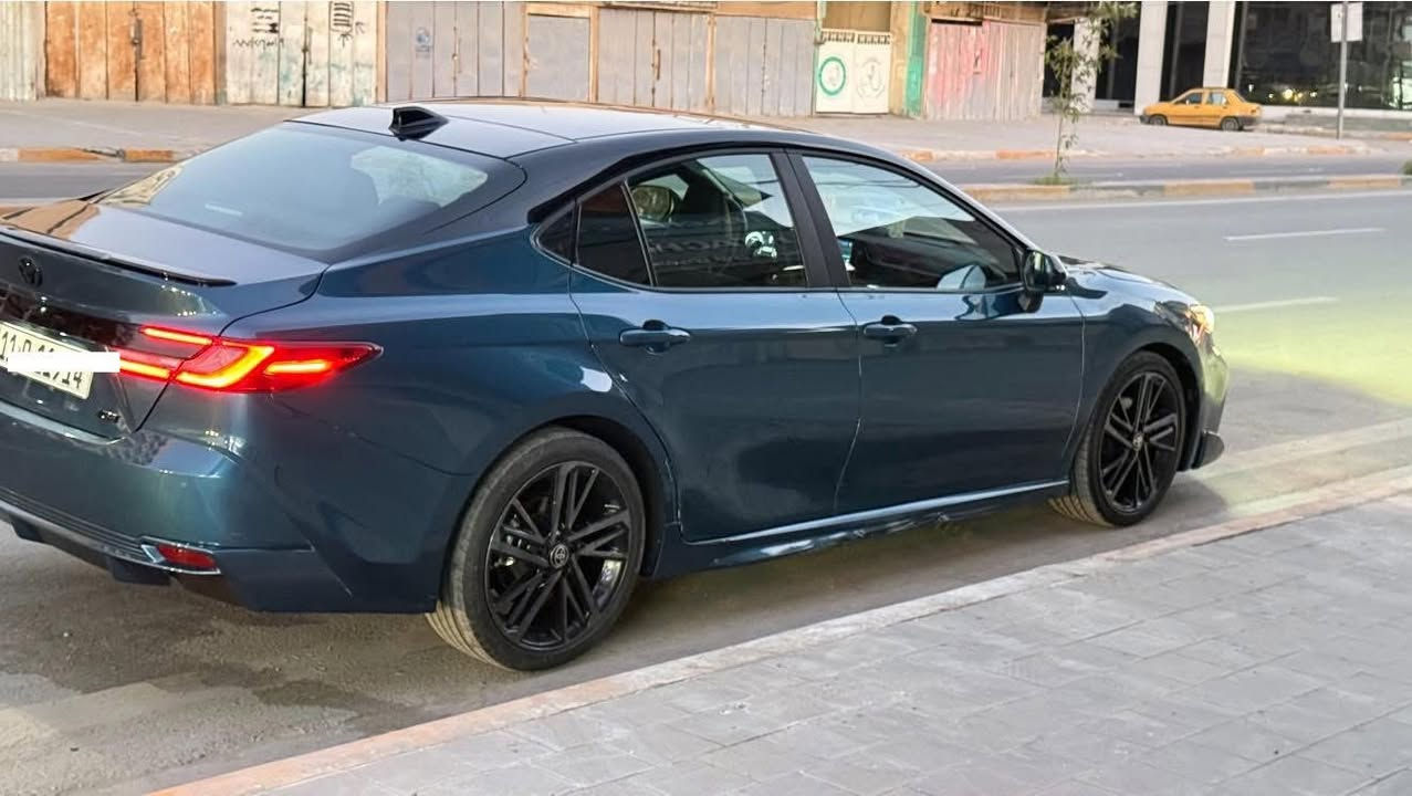 تويوتا كامري هايبرد موديل 2025 XSE بلص فول مواصفات 1/1 Two colors بدون ايرباك وبدون تبديل اي قطعة السيارة كلها بلادي على وضع الشركة

عداد 29 الف كيلو 

الرقم بغداد 

اللون الخارجي تركوازي والسقف بانوراما اسود 

الصنف : XSE

وارد امريكي بطارية ليثيوم 

بانزين + كهرباء 

سقف بانورامي متحرك 

 داتا شو

قارء العين

شاشة كبيرة Apple CarPlay & android auto

كاميرات 5 متعددة الابعاد 360درجه

• كراسي جلد كهرباء 

رادارت محيطية 

حساسات محيطية 360 درجة 

تدفئة + تبريد كراسي

تدفئة استيرنج 

رادار امامي 

مانع تصادم PCS  

مساد تحديد المسار —— LDA

‏BSM —— نظام النقطة العمياء

‏PDA —— مساعد القيادة التفاعلي

‏RCTA —— رادارات خلفية

‏SEA —— نظام الخروج الآمن 

‏RSA —— قراءة لوحات الطريق

مثبت سرعه تفاعلي —— ACM

‏AUTO PILOT —— سائق ذاتي 

مانع انغلاق العجلات —— ABS

‏TCS —— مانع الانزلاق 

بصمة أبواب + دخول ذكي

شاحن وايرلس

هندبريك كهرباء

نظام صوتي JBLمميز

حساسات ضغط الهواء في الإطارات

حساسات دخول الإنفاق

🚨⚠️صور الحادث بالمنشور

رقم الشاصي 4T1DAACK1SU121886

 للإتصال على الرقم

***********
