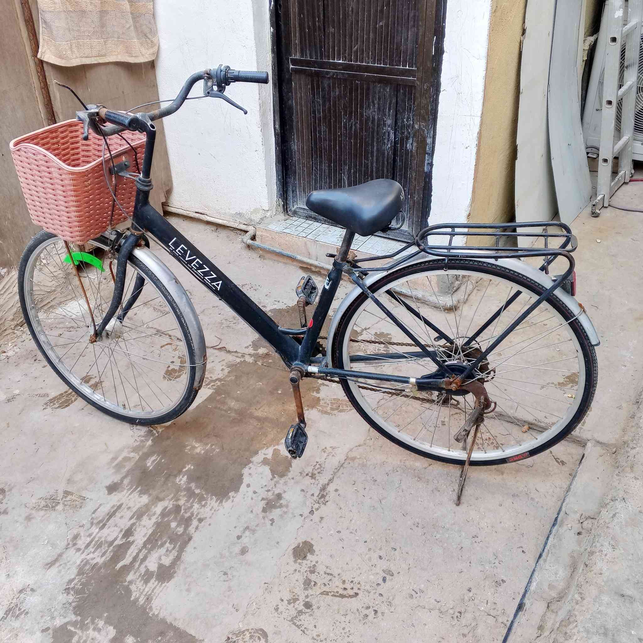 السلام عليكم بايسكل للبيع السعر 65 وبي مجال ***********
