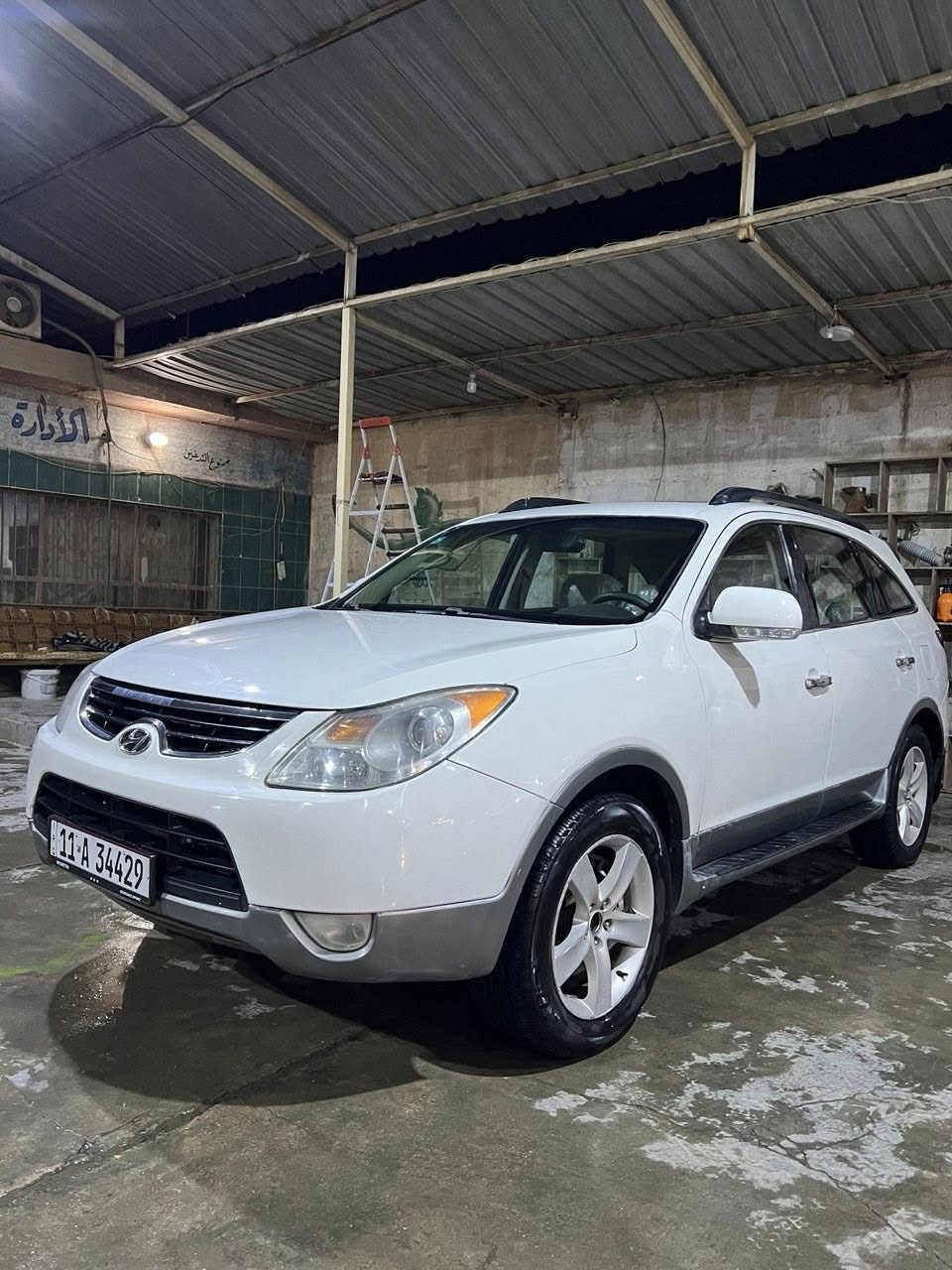 السلام عليكم
هونداي فيراكروز 2010 خليجي 
فول مواصفات 
كشنات جلد 
كشن السائق كهربائي
فتحة سقف 
ثلاجة 
بصمة وبصمة ابواب امامية
6سلندر مكينة 3800
7راكب 
بيها صبغ جاملغات خلفية والصندوگ
وجاملغ امامي ونص الباب جهة السايق يعنيني 5قطع 
مكينة وگير بحالة جيدة (مكينةمبدلة )
السعر122 ورقة  وبيها مجال 
او مراوس حسب القناعة 
***********
