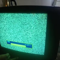 تلفزون وطاوله السعر35ألف 07813768652