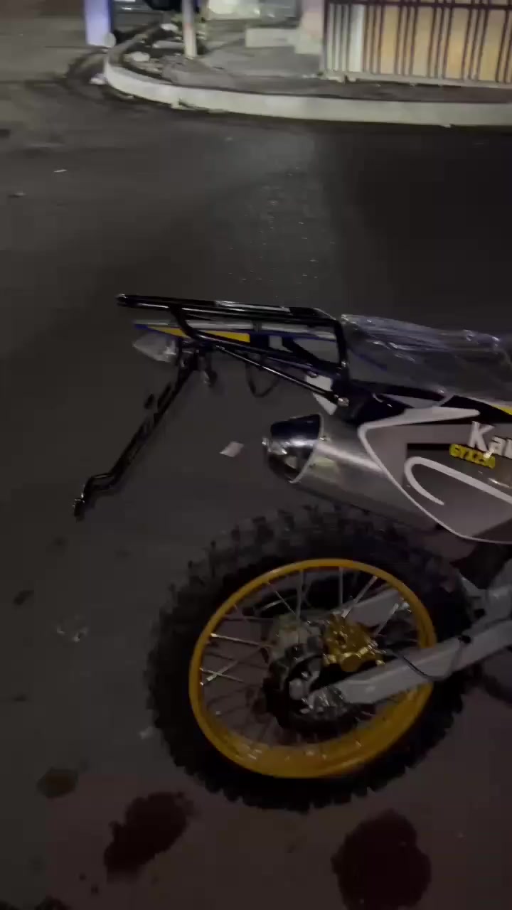 دراجه قفاز كاوير موديل 25 مكينه 250 دراجه نضيفه بمعنى الكلمه صالي شهر وعشر تيام تقريبا مطلعه من معرض علي جمعه تجي تفحص وتشوف بعينك دراجه وصيته اجتني سكيبه رقمي للتواصل *********** مكاني الاعضميه سعر مليون وسبعميه
