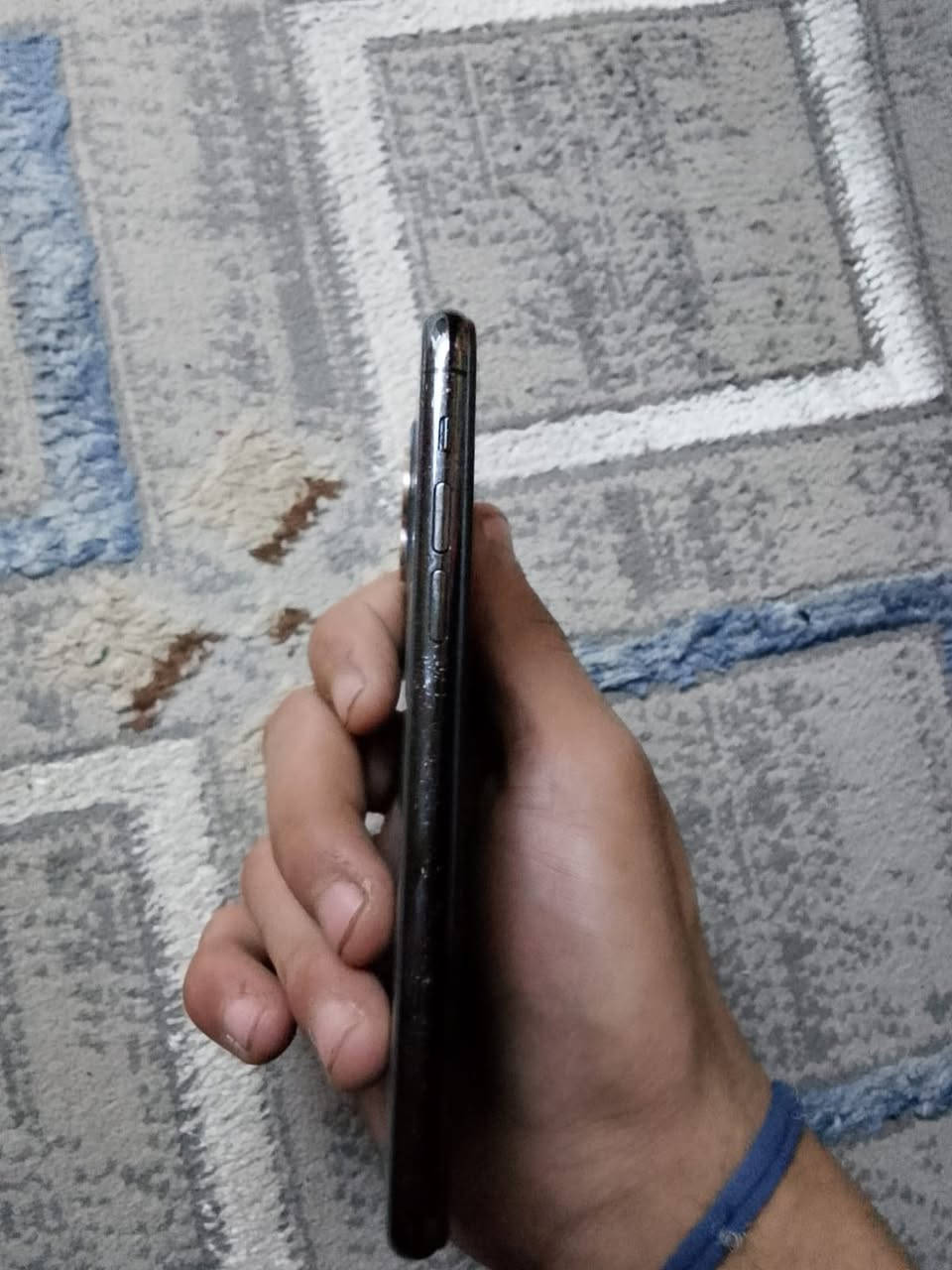 سلام عليكم
11pro
ذاكره 256
بطاريه اصليه مامبدله ولا مرفوعه 86
الجهاز فقط شاشه مبدله واصليه مال تفصيخ
الجهاز نضيف وشحنه واستعماله كلش حلو 
وما يصرف ابد 
السعر ٣٠٠ وجهاز جديد استعمل مال بيت الله شاهد 
وجماعت اليكسرو التقو الله 
مكاني كراده داخل واقبل مراوي آيفون فقط 
الرقم ***********
