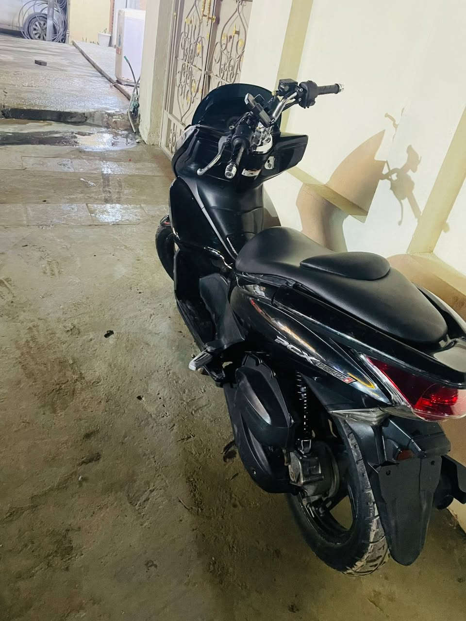 سلام عليكم دراجة(pcx150cc) جيل الاول ياباني دراجة مكفولة كفاله عامه كلشي شغال بيه حساس زدحام Aحساس ستان اشاير دراجة كل نقص ماابيه: مكان الدراجة بغداد الامين الثانية : غير متواجد ع الفيس 
رقم :***********

سعر (1250)
