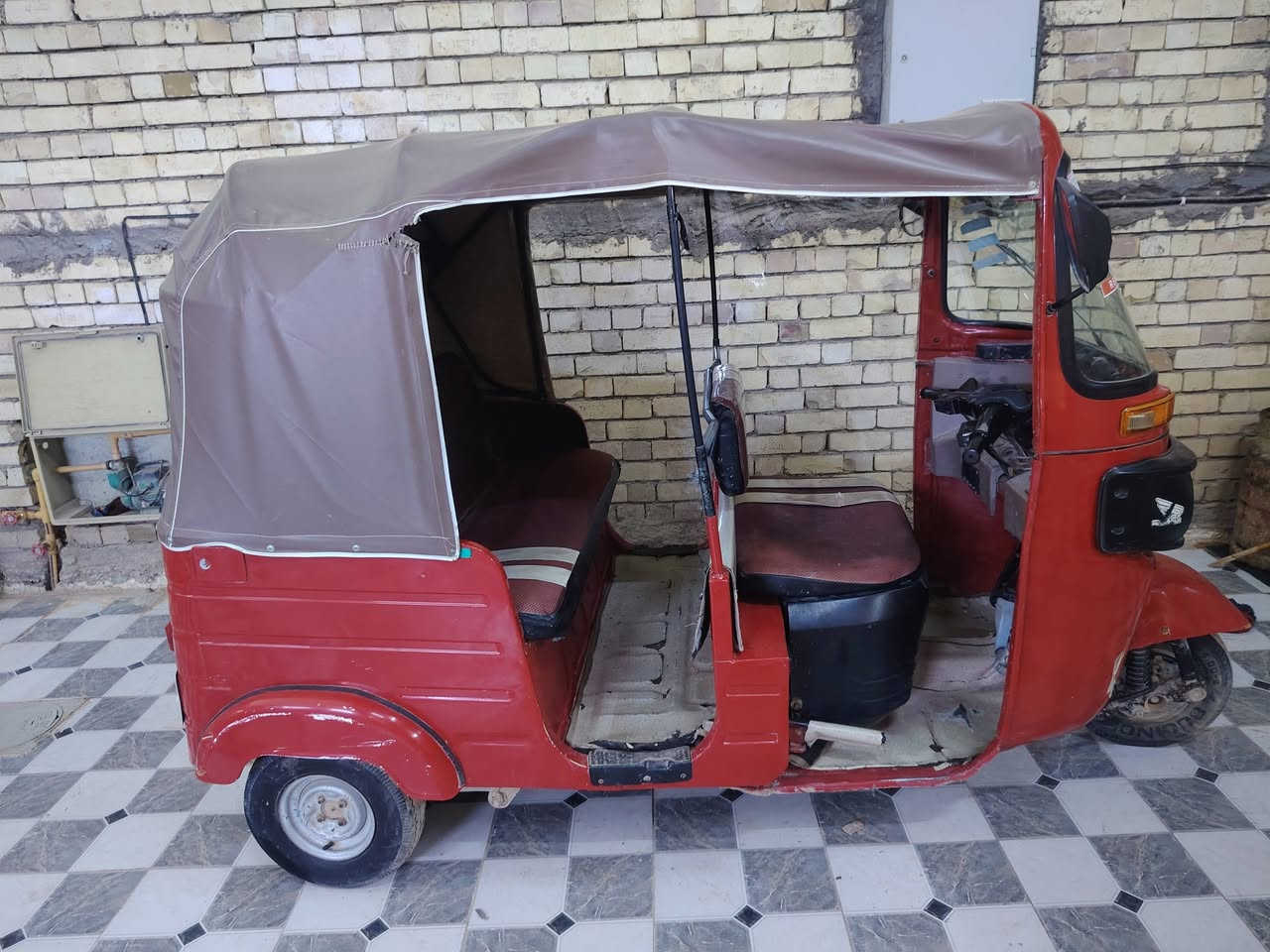 سلام عليكم تكتك موديل 18 رقم انكليزي بسمي معمره جديد كهربايات شغاله مكينه تنقص دهن سعر 5 ملايين وبيه مجال  ***********
