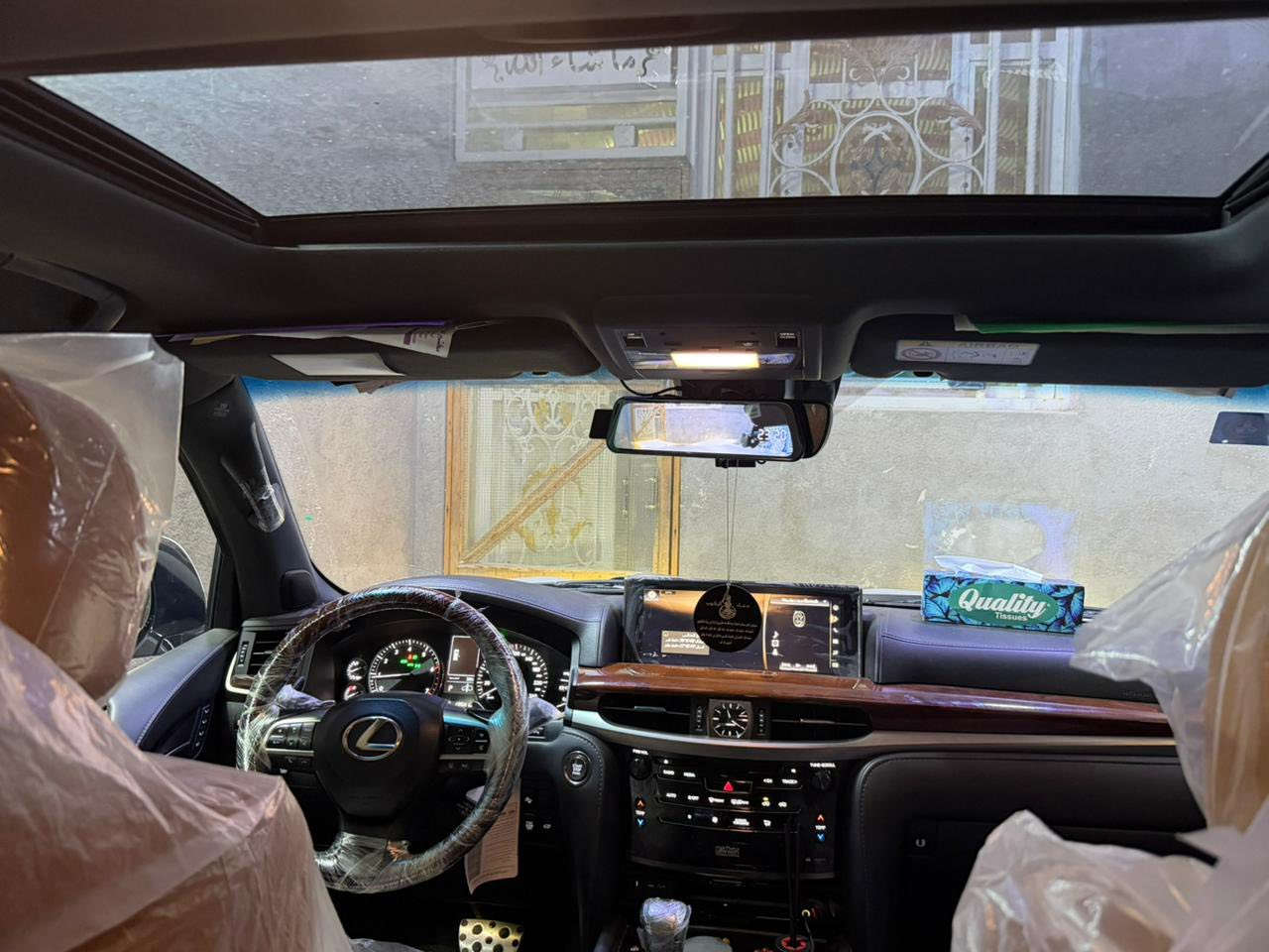 LX570 لكزز
موديل 2021 كفاله من كلشي عدا ملاحظه بسيطه… جديده بمعنى الكلمه

المواصفات 1/1 
سلايد 
بصمه 
جلد 
جكات 
بيبان شفط 
تدفئه تبريد 
كراسي كهرباء
بردات خلفيه 
جنطه كهرباء
عدد كامرات 5 
عدد شاشات 3 
حساسات رادار 
تشغيل عن بعد 
ثلاجه جكمجه 
بوصله شاشه كارت
داخل احمر بلادي 
بيها هواي مواصفات 

سياره جديده جدا ومكانها بصره


**إذا كنت صاحب هذا الإعلان وتريد حذفه لأي سبب، رجاءا أرسل رسالة إلى الدعم الفني**