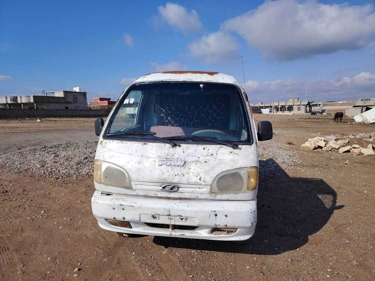 سلام عليكم كيه فاو للبيع
شاصي شرط المحرك بدايت تبخير
سياره بلديه علا وضعه
سعر 13 وبيه مجال رقم الهاتف ***********
