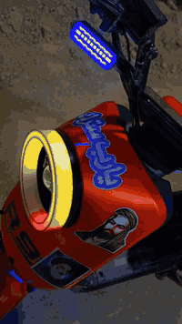 دراجة للبيع نضيفة ومكفولة من كلشي وما بيهة أي عطل كلشي شغال آر 9 أمبير 16 خمس بطاريات ما بيهن أي شي ومكفولات بسبب البيع مطلوب فلوس وستعجل على بيعها العنوان البصرة كرمة علي الرقم *********** ٣٧٠ وبيهه مجال بسيط
