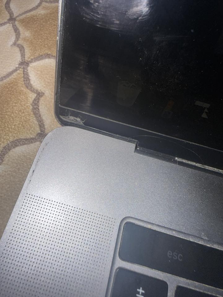 ماك بوك برو 
موديل 2017
كور i7
رام ١٦ 
مواصفاتها عاليه
تدعم البصمه 
وشريط لمس 
حجم الشاشه ١٦ 
بيه كسر باطار الشاشه بس مماثر ع الشاشه ابد 
سعرها ٥٠٠ 
متواجد فيس و واتساب


**إذا كنت صاحب هذا الإعلان وتريد حذفه لأي سبب، رجاءا أرسل رسالة إلى الدعم الفني**