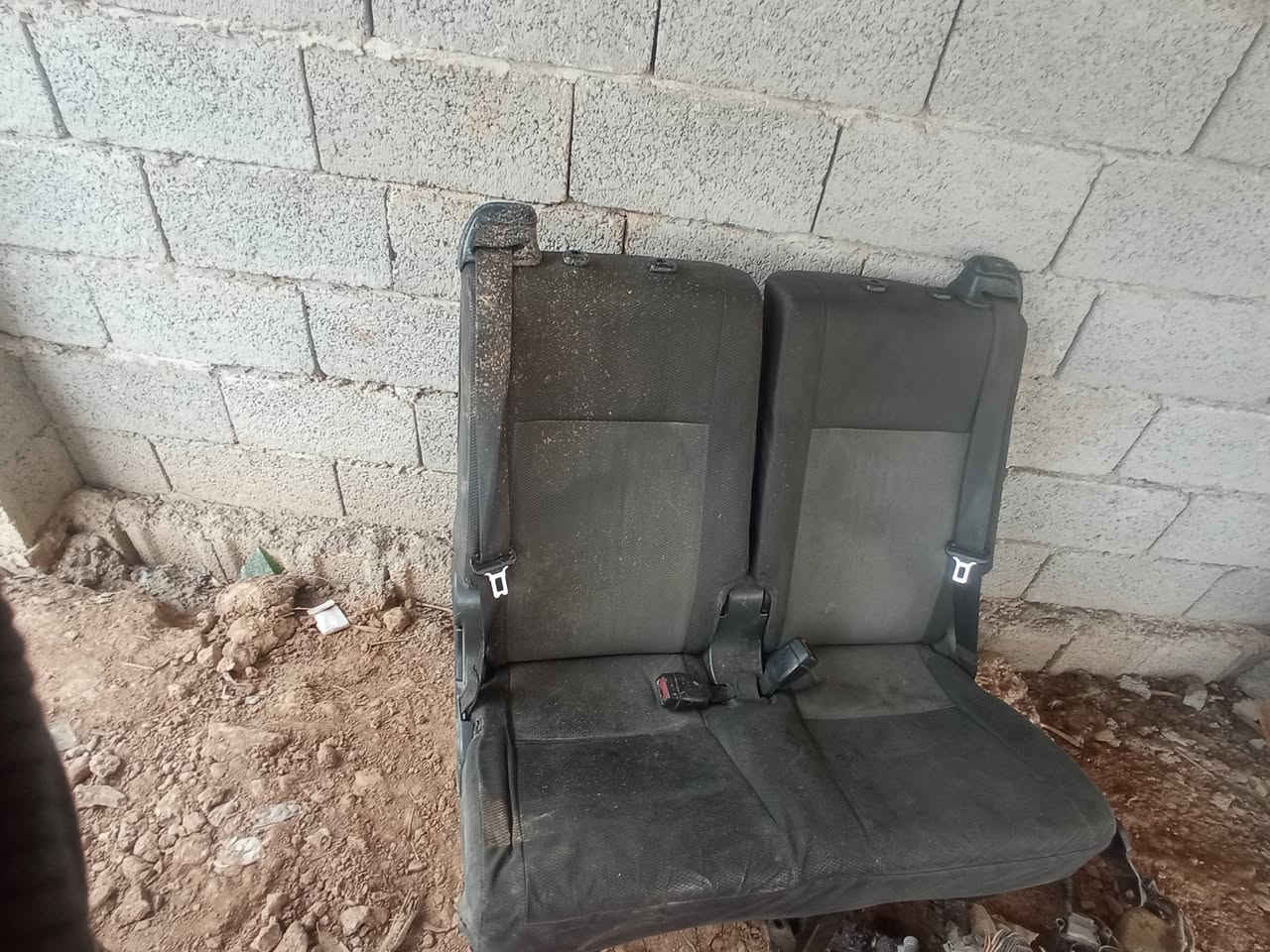 السلام عليكم شباب كشنات هايس بوز نظيفات سعرهن 500 والشراي يخابرني على هذا الرقم ***********
