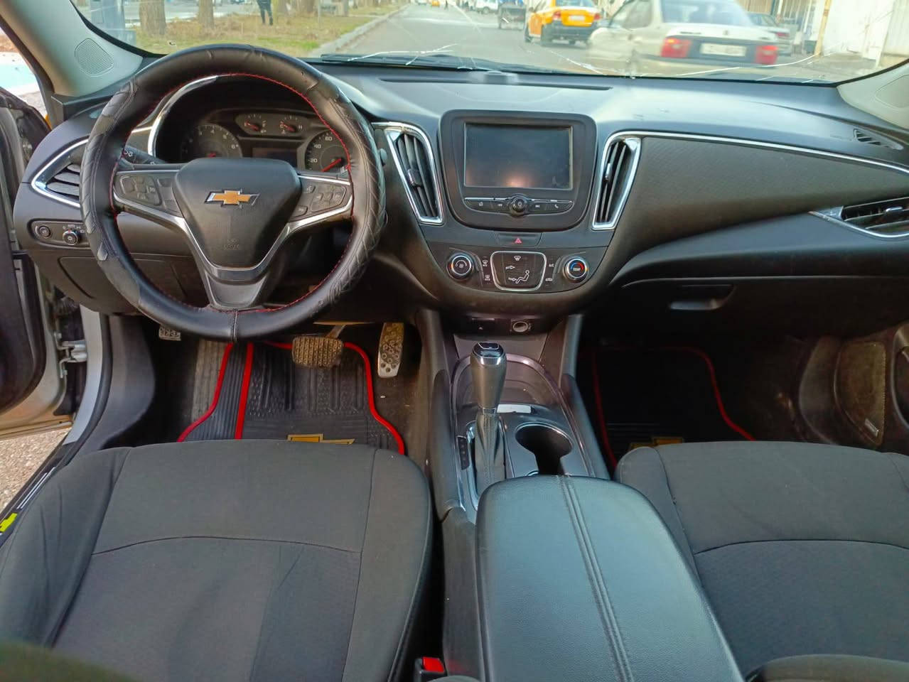 للبيع شوفر ليت ماليبو موديل 2018 رقم كركوك مشروع وطني سنويه لل2026 بطاقه بانزين نقابه صفر السياره بيها قطعتين السياره فول بصمه تحكم استيرن ويل كروم تبريت وتدفيه كير ومحرك بلشرط محرك اربعه سلندر تيربو شرط التحويل والغرامات عنوان السياره في كركوك السعر 87 ومجال قليل ***********
