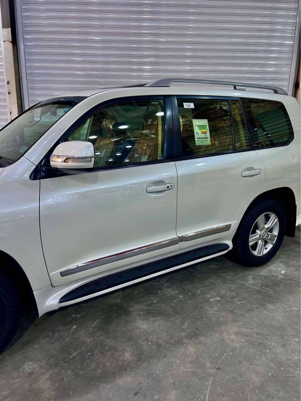 الاند كروز 2014 خليجي جديده كلش v6 رقم بصره الجديد  سنويه جديده سياره مواصفاتها حلوه شاشات خلفيه شاديها 
كشناتها لونين مشمشي وبيجي مكينه ما مفتوحه حداديه جديده طخم تاير جديد سياره كلش جديده السعر ب365$ وبيها مجال بسيط 
الرقم *********** البصرة, العراق
