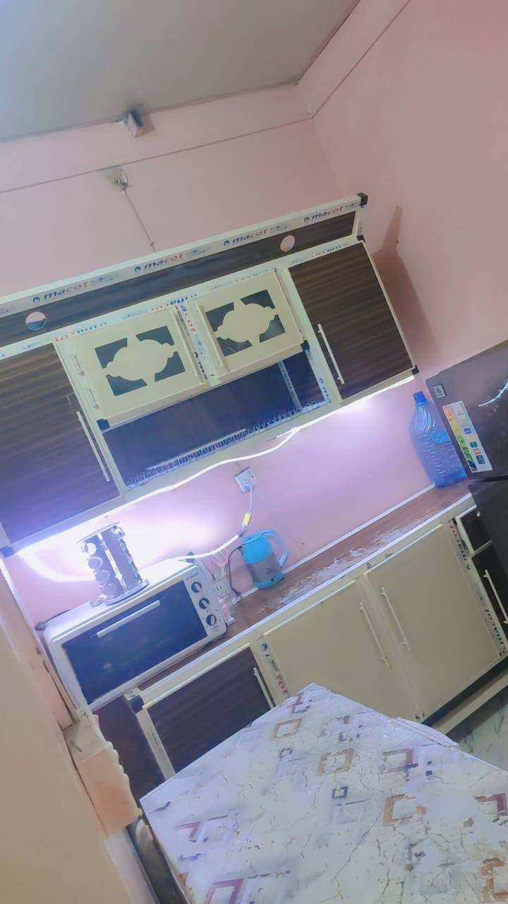 🏠 فرصة للبيع – بيت تجاوز بسعر مناسب
📍 الموقع: الأمن الداخلي – البصرة  
على شارع القائد وموقع سهل الوصول.

📐 المساحة: 150 م²  

🔹 تفاصيل البيت:  
- ديوانية  
- هول  
- غرفة  
- مطبخ  
- ترك  
- ساحة واسعة مناسبة لبناء بيت كبير مستقبلاً  

🔹 التشطيب:  
- الأرضية سيراميك بالكامل  
- الساحة شتايكر  
- السقف سندويج  
- البيت مرتب وجاهز للسكن

💰 السعر: 18 مليون دينار  
(يوجد مجال بسيط للنقاش)

📞 للاستفسار والتواصل: خاص 
#عقارات_البصره


**إذا كنت صاحب هذا الإعلان وتريد حذفه لأي سبب، رجاءا أرسل رسالة إلى الدعم الفني**