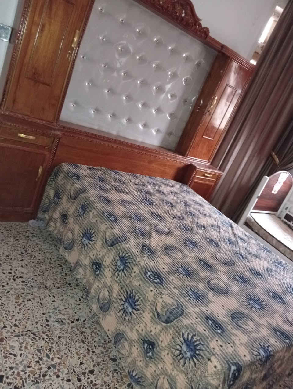 غرفة نوم للبيع للاستفسار ‏‪0785 143 5905‬‏
