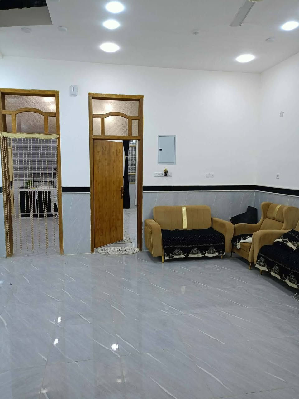 للبيع بيت زراعي سند ٢٥
العنوان ميسان حجي حسن الاولى الجمعيات المساحه ١٥٠متر 
بناء حديث سنه ٢٠٢٥
مسلح ورباط لبيت كله طابق واحد يحتوي على غرفه وصاله وستقبال ومطبخ وصحيات وطرمه
     ( السعر ٨٠ قفل  )


**إذا كنت صاحب هذا الإعلان وتريد حذفه لأي سبب، رجاءا أرسل رسالة إلى الدعم الفني**