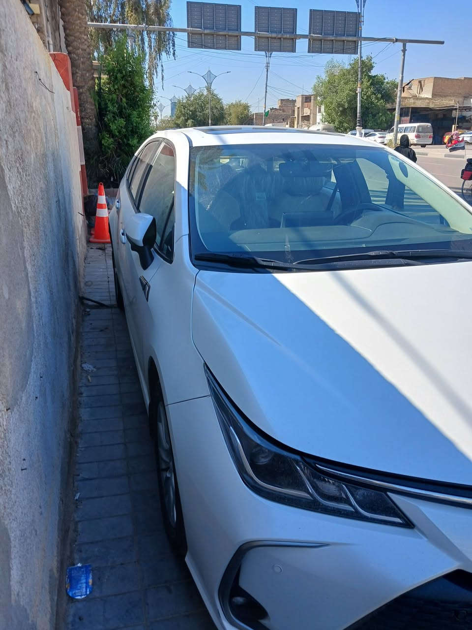 كورلا ٢٤ بانزين فقط ساز 
فول مواصفات
سيارة جديدة بأسمي
للبيع او مراوس k4 خليجي
***********
