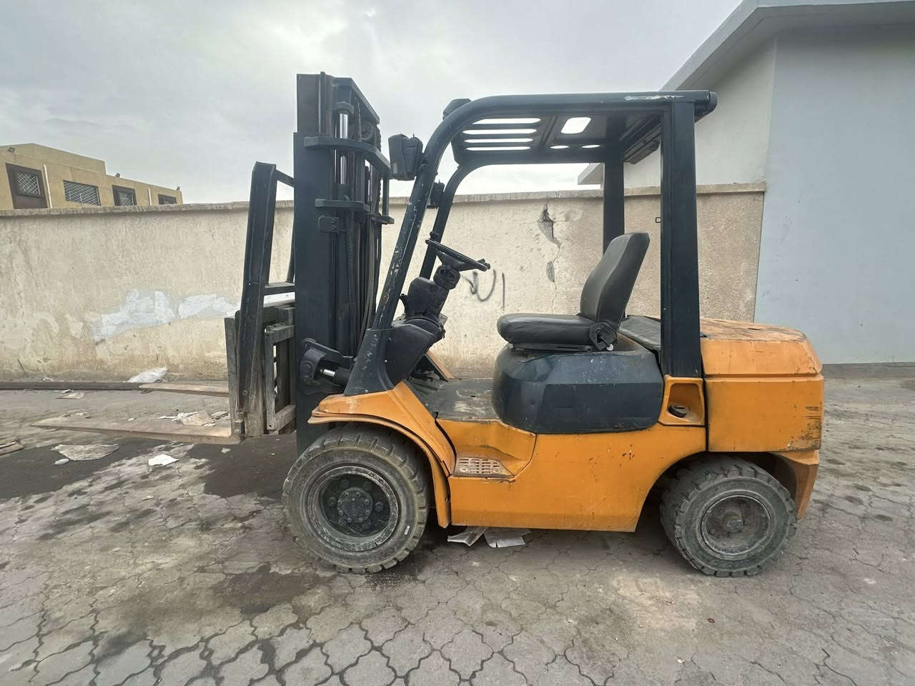 شوكيه ربع ليبرات نوع تويوتا رقم بصره سنويه تنتهي 2030 بسم شركة طنين ونص رقم *********** سعر 65 وبيه مجال قليل مكان بصره زبير
