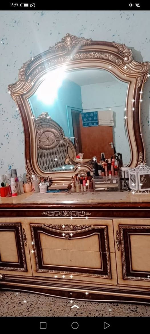 سلام عليكم غرفه خشب مصريه سعر 400 الف وبيهه مجال حك الجيه العنوان بغداد دوره ***********
