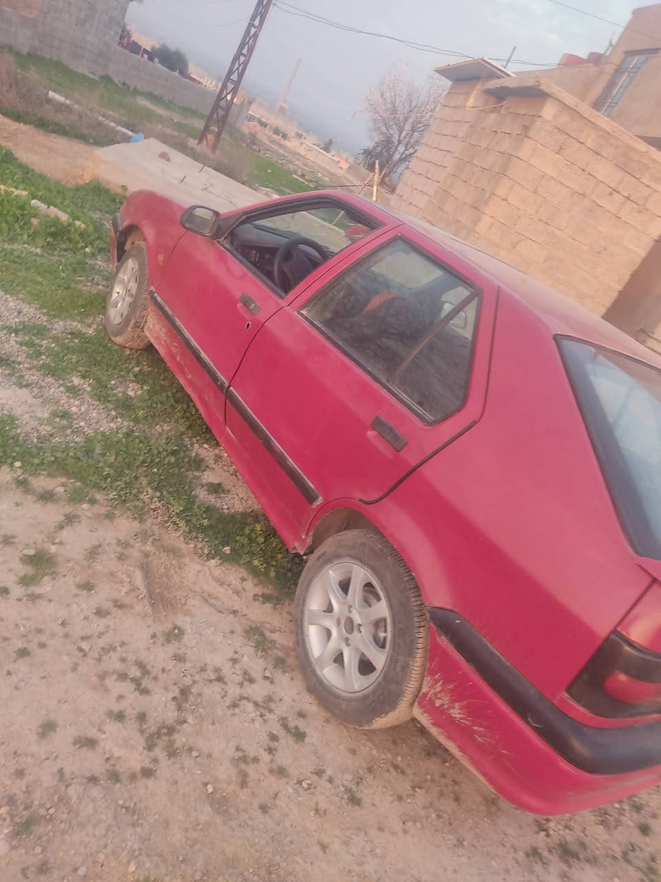 السلام عليكم رينو للبيع  سنويه خضره /***********
