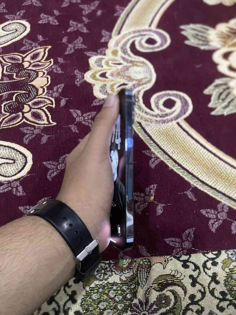 سلام عليكم للبيع ١٣ برو ماكس ذاكره ٢٥٦ بطاريه 85 فقط مبدل شاشه اصليه تفصيخ الجهاز لوك كدام العين شخط مابي السعر 485 قفل ***********
