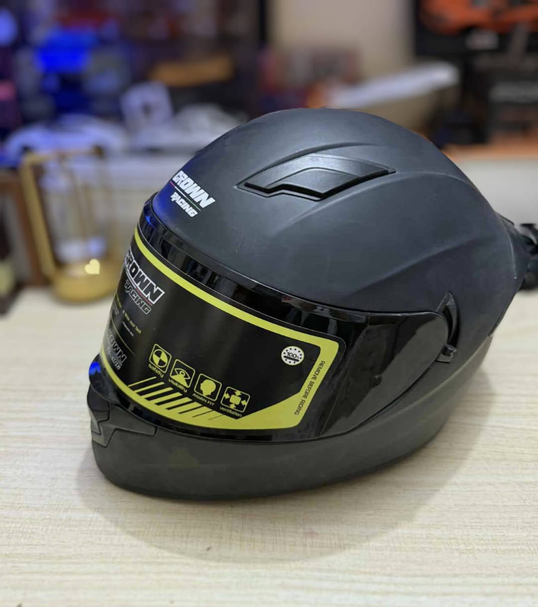 خوذة  كراون راسينغ للدراجات النارية
استمتع بالراحة وتدفق الهواء الأمثل مع نمط الوجه المفتوح أثناء الركوب
- تضمن DOT Authenticity استيفاء معايير السلامة 
- هيكل ABS قوي يضمن المتانة والحماية الموثوقة
- يجمع بين الوظيفة والجاذبية الجمالية لتصميم أنيق
🥇السعر 50🎖️


**إذا كنت صاحب هذا الإعلان وتريد حذفه لأي سبب، رجاءا أرسل رسالة إلى الدعم الفني**