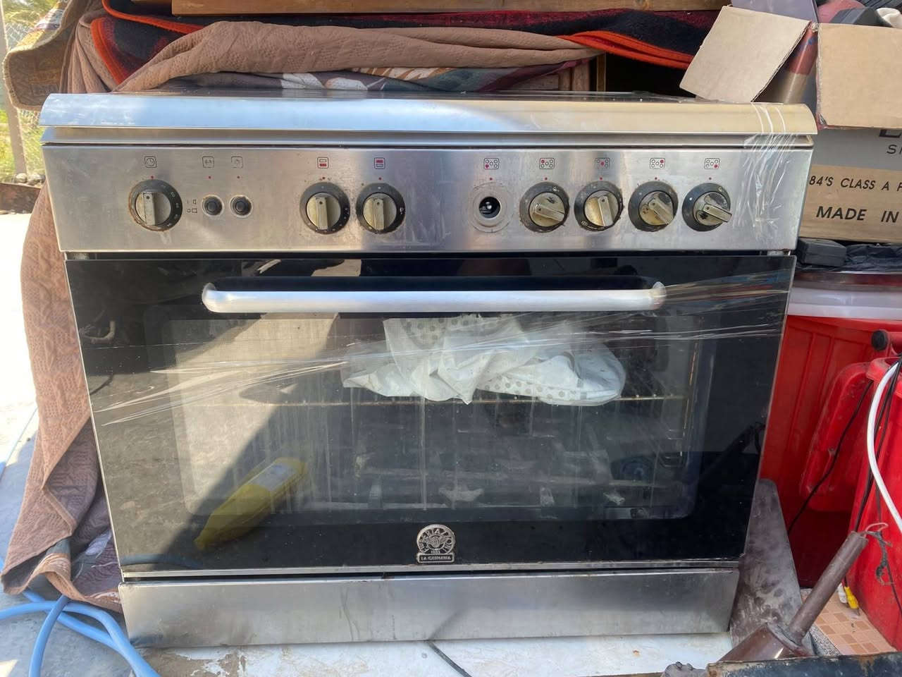 ***********
شراي يراسلني واتساب
غراض للبيع غرفه ١٢ قطعه جديدة سعر كلش مناسب طباخ خمس عيون جديد سعر ١٥٠ 
غساله سعر مناسب 
عنوان بغداد شرطه رابعه
