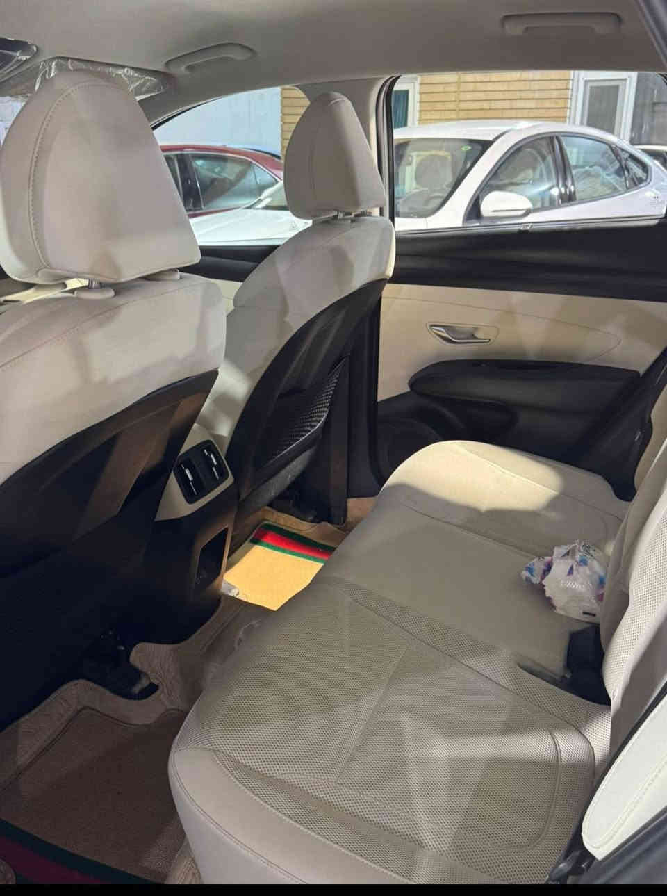 سلام عليكم 
توكسان موديل 25 فول ماعدا الفتحه كشنات تبريد جنطه كهرباء وبقيه المواصفات المعروفه السياره ماشيه 10.000 كيلو 
مكفوله كفاله عامه السعر المطلوب
 233 ورقه 
مكان السياره نجف ***********
