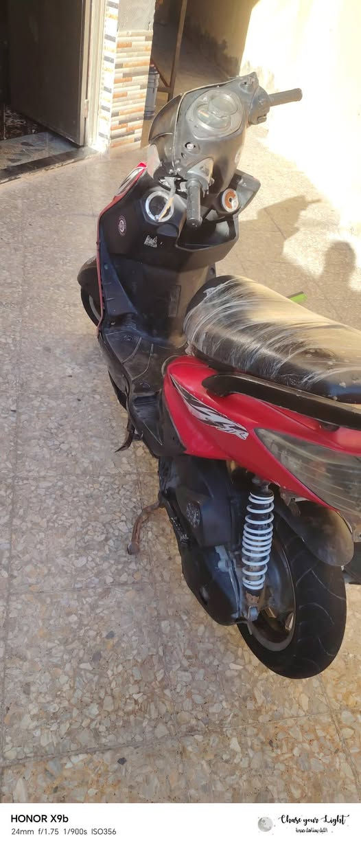 سلام عليكم دراجه سكسن فحل كابريتر شغاله سلف هندر الون اسود وحمرصانصه بيهه صفيره بريك امامي وخلفي السعر ٥٠٠ وبيهه مجال المكان بغداد العبيدي شارع ***********
