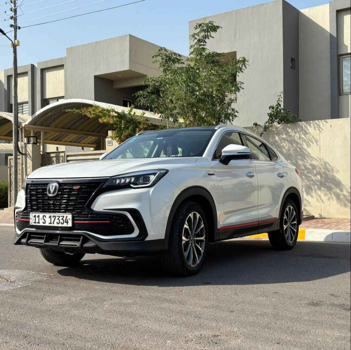 تفيد الشباب والبنات 
شانجان 2024
CS85 موديل فول مواصفات
حرة بأسمي تحويل مباشر
ماشية فقط 37 ألف كيلومتر (داخلة ضمان الشركة)
رقم بغداد انكليزي الجديد
فول أوبشن تشمل كل مواصفات السيارة فول أوبشن شاشة لمس كبيرة كاميرا 360 درجة.
رادار أمامي  تنبيه مغادرة المسار.
فتحة سقف بانوراما.
تشغيل بصمة  تشغيل عن بعد.
تبريد وتسخين سيستم صوت.
إضاءة LED أمامية وخلفية.
حساسات أمامية وخلفية.
كراسي جلد كهربائية مع خزن ميموري.
كير توبترونيك + نظام قيادة متعدد الأنماط.
مكيف ثنائي المناطق.ويل 19 الأصلي.
محرك 2.0 Turbo بقوة 233 حصان.
الضرر مثل ما موضح بالصور.
السعر رقم 1 رد تلقائي
رقم راعيها
0790 180 9406
