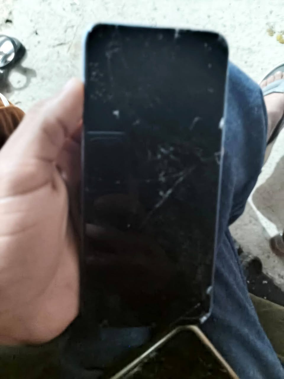 السلام عليكم جهاز تكنو للبيع بس شاشه مكسور شغال قيم واخذ *********** المكان شطره
