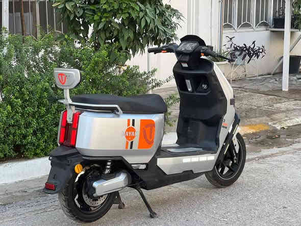 (مستخدم -) 🚨🔥 دراجة الريان RAYAN – وحش الكون من شركة TAILG العالمية 🔥🚨
📍 مستخدمة شي قليل جدا وضعية  الشركة – نظافة وكالة 💯

⚙️ المواصفات الفنية:
🔋 بطارية كرافين كاربون جل 35 أمبير / 72 فولت
⚡ محرك ملف 2000 واط – سرعة حقيقية 80 كم/س
🚀 مدى حقيقي 80 كم
🖐️ بصمة عدد 2 + تشغيل عن بُعد
🔒 جهاز إنذار ضد السرقة
🛑 بريك دسك + دهن ديلات هايدروليك ناعمة جداً
🪶 قيادة ناعمة ورزينة جداً على الطريق
💺 كشن سياحي واسع لشخصين + مساحة تخزين كبيرة تحت الكشن
🛞 إطارات 12 / 90 / 90
💡 إشارات LED أمامية وجانبية + إشارة رباعية
🔁 إمكانية الرجوع للخلف (R)
🔋 نظام TTFR لإعادة الشحن عند استخدام البريك
✅  البطارية 6 مسطرة 
ملاحضه ملاحضه الدراجة زيرو
📦 الحالة: جديدة بالكامل

للاستفسار الاتصال/ 

***********

العنوان بغداد الاعظمية
