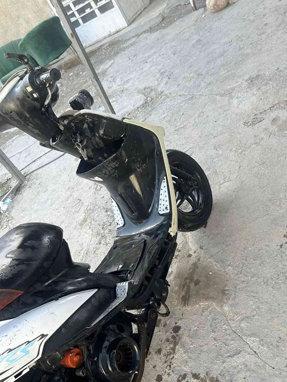 سلام عليكم شباب ماكس عدله لبيع دراجه جانت شغاله فجه طفت ونتركت بعد صاره بل شهر متروكه  دراجه كلش حلوه بوشه ٥٥ دراجه كربيات شغالات سعر٢٥٠بيه مجال عنوان بغداد البياع ***********
