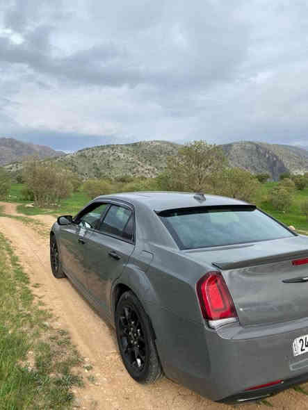 السلام عليكم 
اوباما كرايسلر موديل 2019 S
محرك v6 3.6
السياره ماشيه150 الف كم 
السيارت دفع رباعي 
لون اسمنتي 
سونار السياره موضح بالصوره 
سعر السياره 235 
مكان السياره بغداد 
وبيه مجال بسيط .
رقم موبايل ***********
رقم موبايل *********** Colombo
