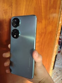 هونر X7 • ٦ جيجا/٢٥٦ جيجا • زجاج مكسور