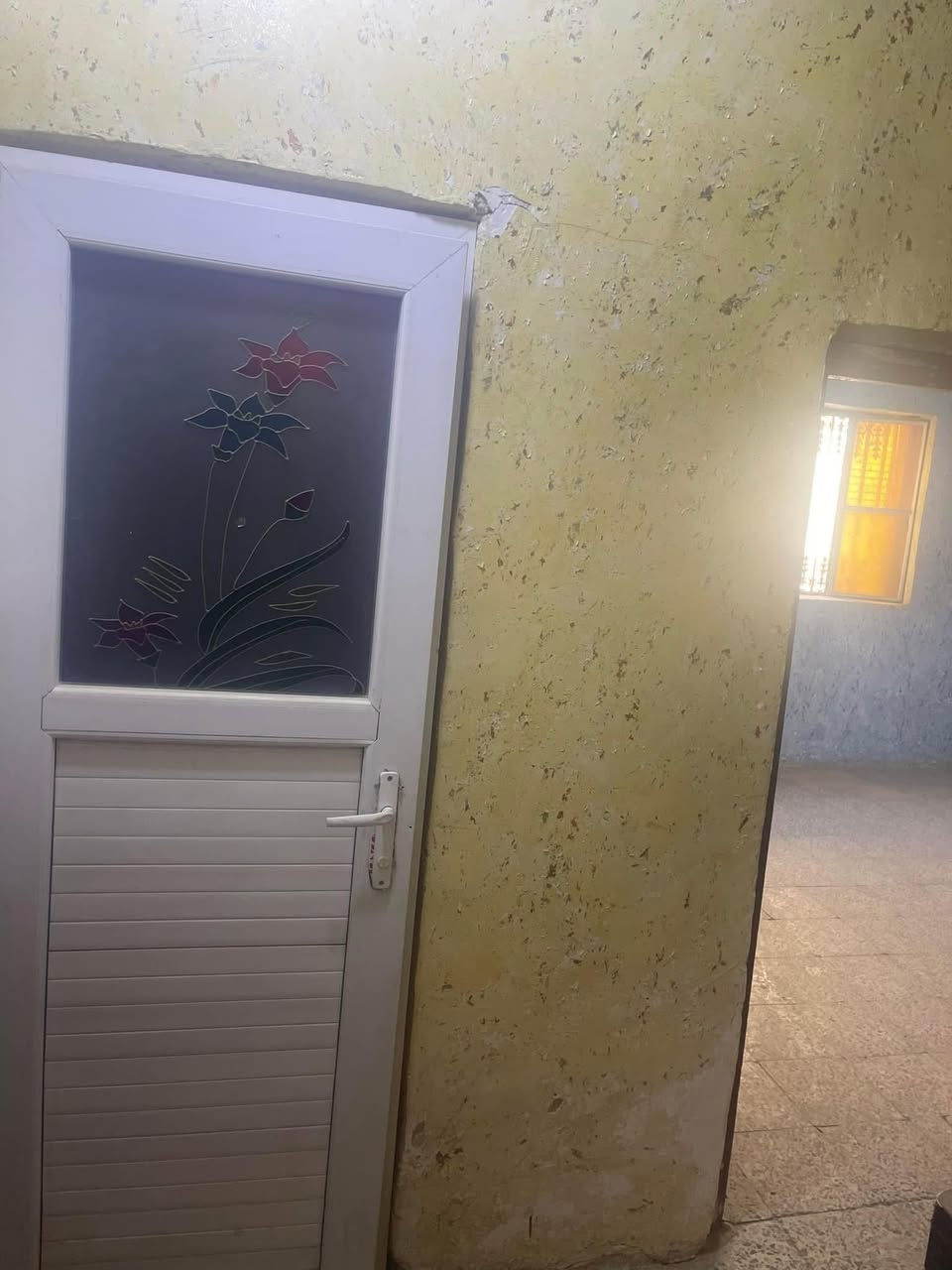 للبيع دار حي الزهراء مقابل مستوصف خوله زوين  ٧٥ م مربع واجهه ٧ م ونصف البيت نظيف جداً فرع ٦ متر ثاني بيت عن شارع الطياره طابقين الطابق الارضي صاله استقبال ومطبخ حار بارد وصحيات والطابق الثاني غرفتين نوم وصحيات السعر ١٩٥ مليون للاتصال *********** مجتبى معله او مراجعه مكتب ضي الحسن للقار النجف الاشرف حي الزهراء شارع الكيات مقابل جامع الزهراء
