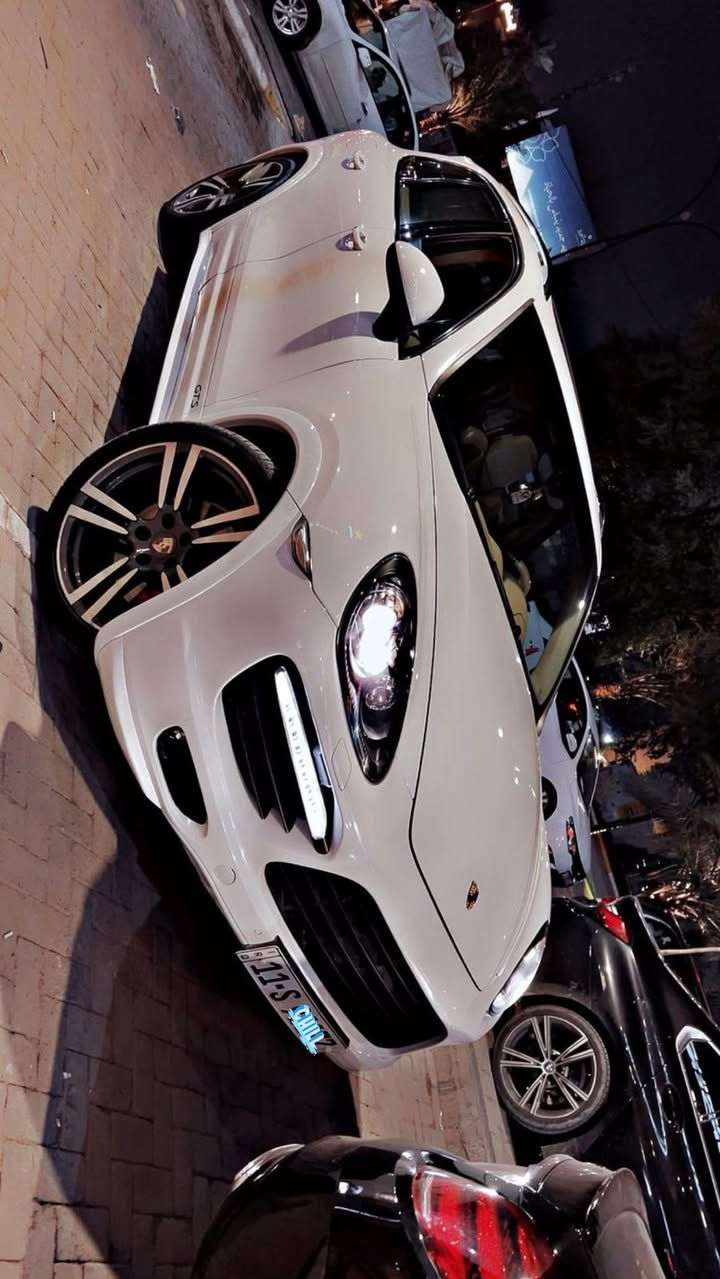 � فرصة لعشّاق Porsche الحقيقيين 🔥

لمن يريد القوة، الفخامة، والحضور الرياضي.

Porsche Cayenne GTS
📅 الموديل: 2013
📏 الممشى: 140,000 كم
🎨 اللون: أبيض أنيق
⚙️ الفئة: GTS رياضي
🔧 المكينة: 8 سلندر تنفّس طبيعي (V8)
🪟 بانوراما سقف
🌍 وارد: خليجي
✨ الحالة: نظيفة جداً
🛞 جنوط GTS أصلية
💡 إضاءة LED
🛋 داخلية رياضية فخمة
🔍 جاهزة للفحص بأي مكان

💰 السعر: 28,000 دولار

البيع للجادين فقط.
***********
