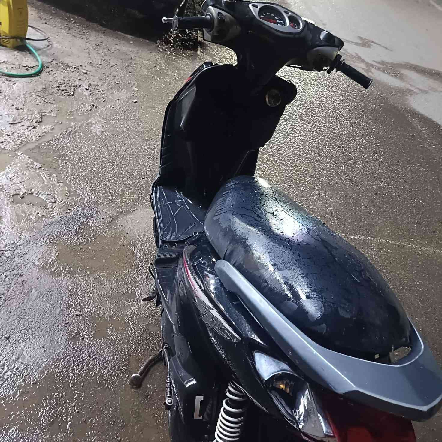 دراجه لبيع سكنس نثيه محرك كايم كهربائيات شغاله ابريك خلفي امامي شغالات  تايرات نضيفه دبلاات نضيفه سعر 150
عنوان بغداد حي الاعلام  رقم هاتف ***********
