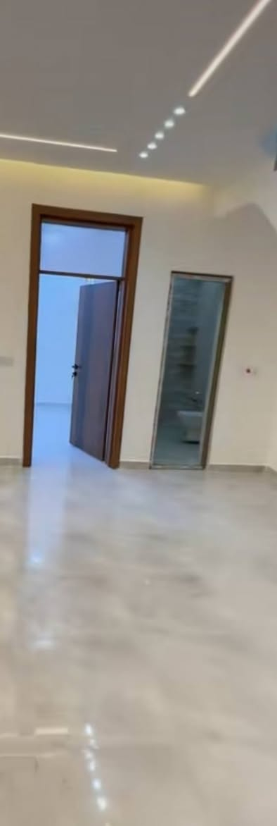 السلام عليكم
بيت للاجار يحتوي على غرفتين نوم وصالة ضيوف ومطبخ وصالة وصحيات ***********
