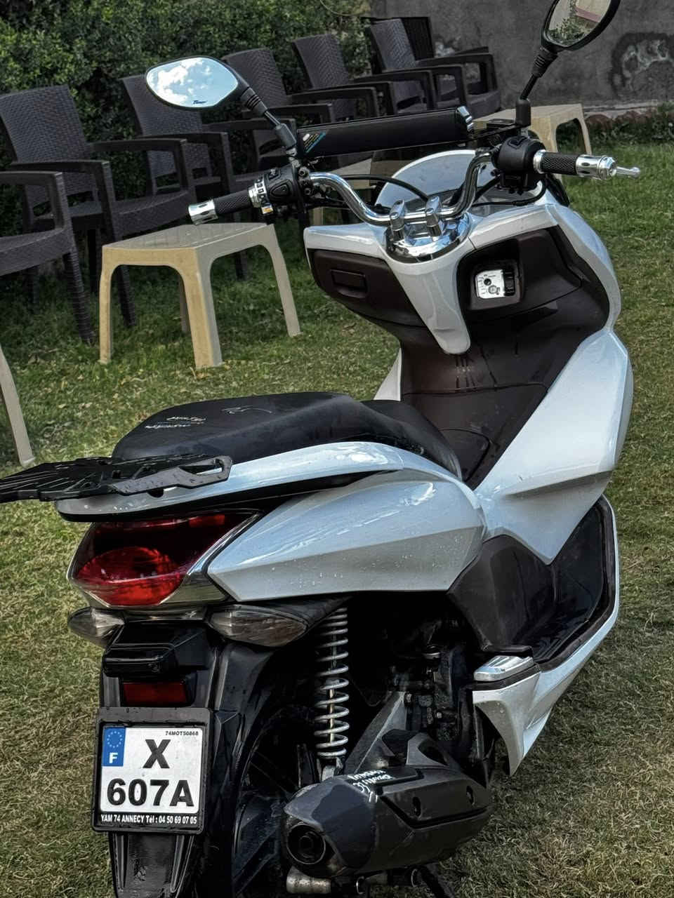 سلام عليكم PCX جيل اول دراجه كلش حلوه عنوان البلديات سعر 1500رقم هاتف ***********
