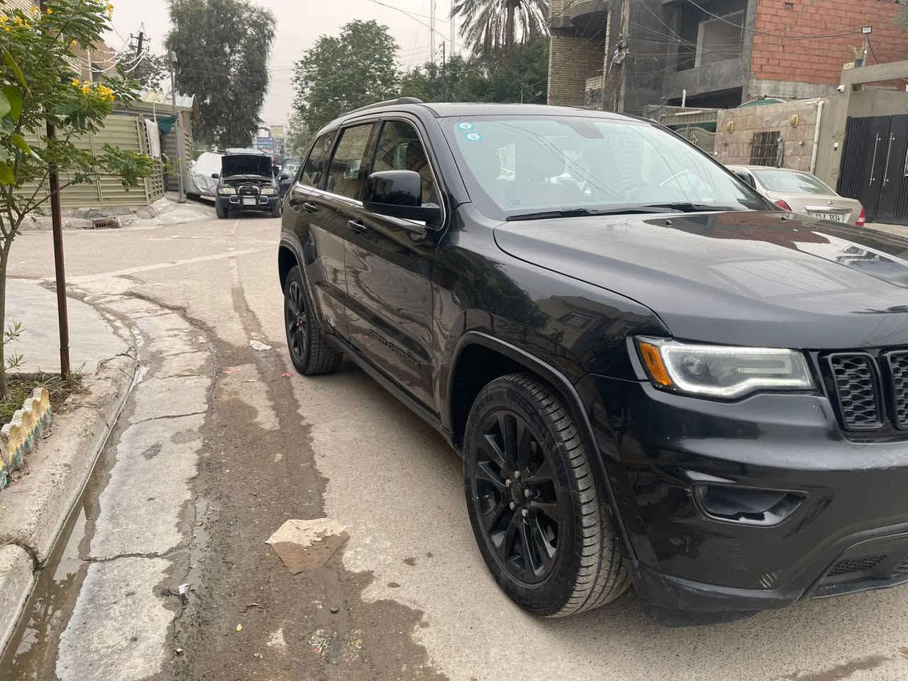 سلام عليكم من رخصة ادمن لكروب جيب لاريدو موديل 2019موصفات سيارة شاشة كبيرة تحكمات ستيرن وفتحة قمارة وبجم زينون فور ويل مانع نزلاق وباقي موصفات جيب معروفة سيارة بية جاملغ مبدل وبنيد مصلح ومصبوغ وبية سبب نقل من امريكا للعراق صارت زلوغ بكصة قمارة ونبخت علة كده سيارة جديدة وحلوة ونضيفة واحلى من صور مكاني بغداد طالبية للستفسار ***********لسعر 215وبية مجال
