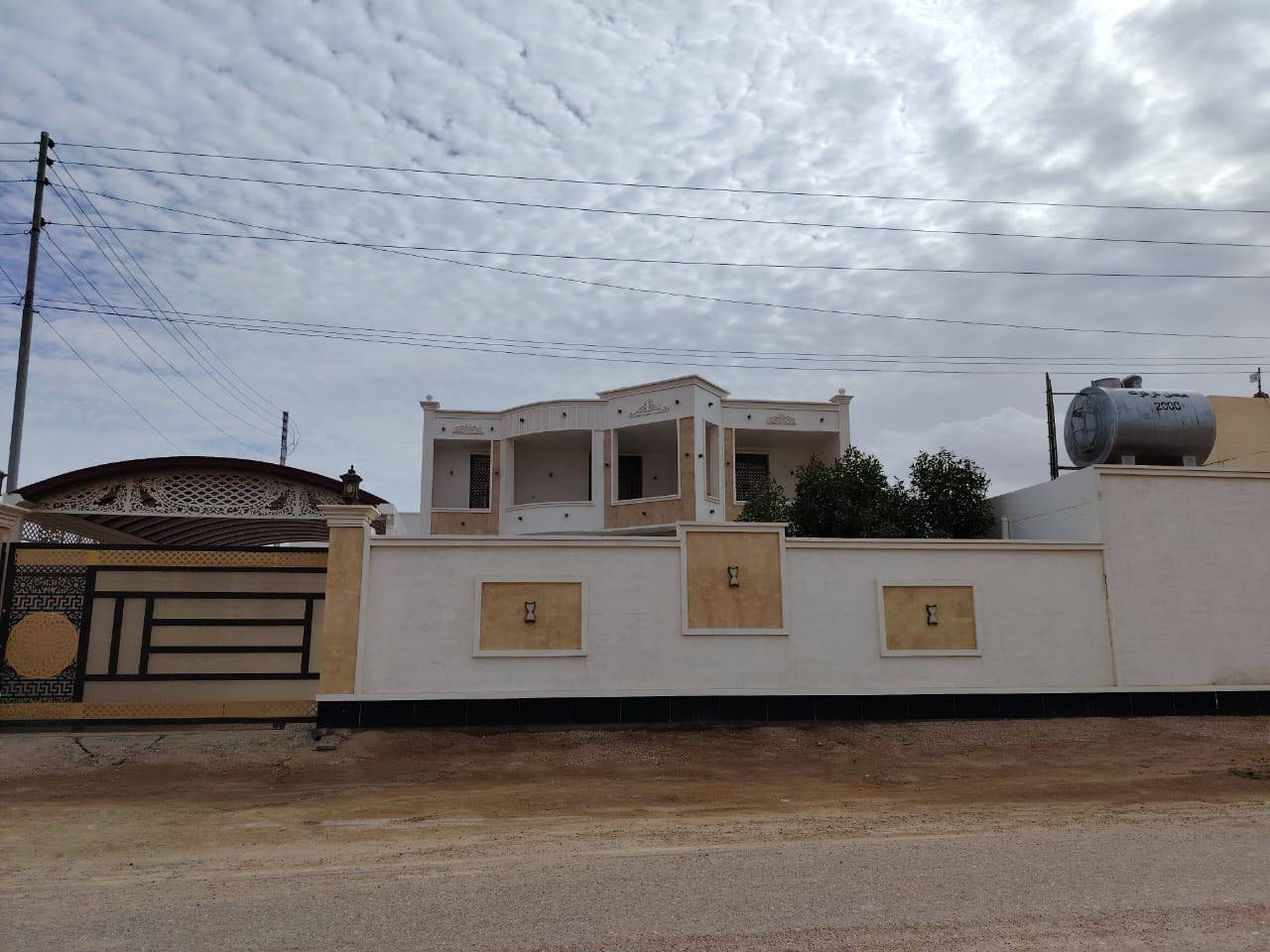 السلام عليكم 
مكلف بالنشر
#دار #للبيع في ناحية اليرموك(زنكورة) متكون من طابقين المساحة الكلية مع الحديقة٧٠٠متر
متكون من ٥غرف نوم
استقبال
هول
مطابخ عدد٢
مجمع صحيات داخلي كبير
صحيات خارجية

العنوان زنكورة الشارع السايدين قرب بيت دكتور فرج
الشارع الي مقابل جامع عثمان بن عفان
للاستفسار يمكنك الاتصال 
صاحب الدار شدهان القصاب ابو ستار
***********
